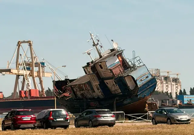 Ein imposanter Blick auf Kränen, Schiffe und die Arbeitswelt im Hafen – ein Ort, an dem Industrie und Geschichte aufeinandertreffen. | Foto: M.Paltian 