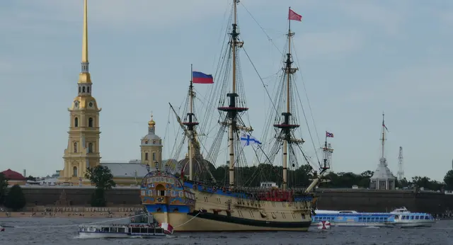 Die Newa  ist ein 74 km langer Strom in Russland, der vom Ladogasee in die Newabucht der Ostsee fließt. Sie durchquert dabei Sankt Petersburg.