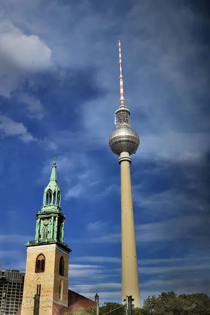 St. Marienkirche in Berlin-Mitte und Fernsehturm