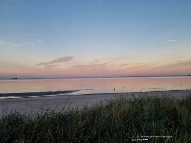 seicht
... eines abends 
im Oktober ...
an der OSTSEE bei Scharbeutz


♥♥♥

2026@AnastasiA