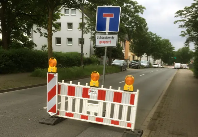 Manchmal steht man vor Grenzen, die nicht zu überwinden scheinen. Doch jede Sackgasse zwingt uns zum Anhalten, Nachdenken und vielleicht zum Einschlagen einer ganz neuen Richtung.