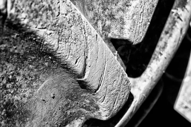 Fotografie. Fotografiert in Foto Technik scharf / unscharf von einem Reifenprofil. | Foto: Jörg Schubert - #schubertj73