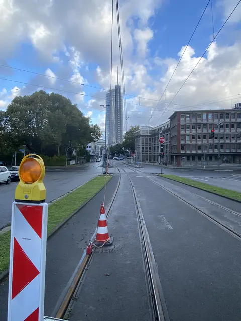 Oberleitung mit der Schiene verbunden | Foto: Umbehaue