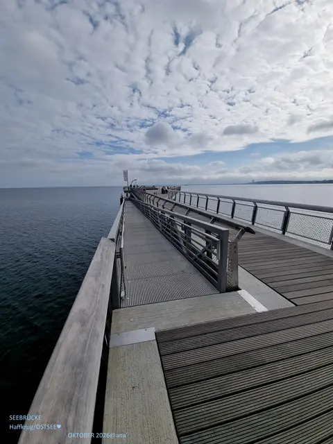 ...eine, wie ich finde, schöne
OSTSEE-Brücke (relativ neu)
in HAFFKRUG bei Scharbeutz
an die ich gerade 
zurückdenken muss :-)

https://www.luebecker-bucht-ostsee.de/seebruecke-haffkrug

Oktober 2026@AnastasiA