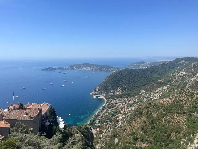 Blick auf die  Bucht von Beaulieu 
