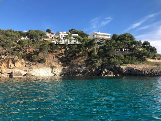 Es müsste sich um die Bucht von Camp de Mar handeln