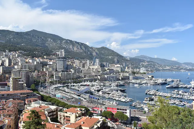Blick auf Monte Carlo und den Hafen
